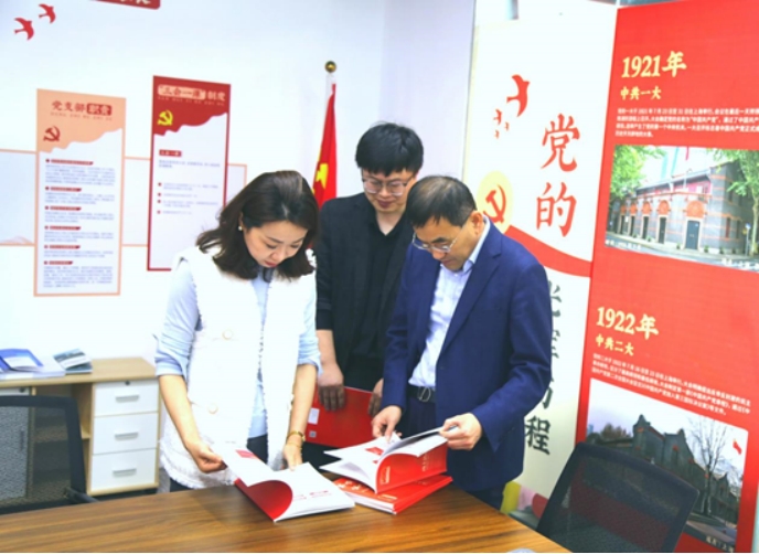 市委網信辦一(yī / yì ／yí)行走訪阜陽市軟件産業園到(dào)土著科技參觀調研